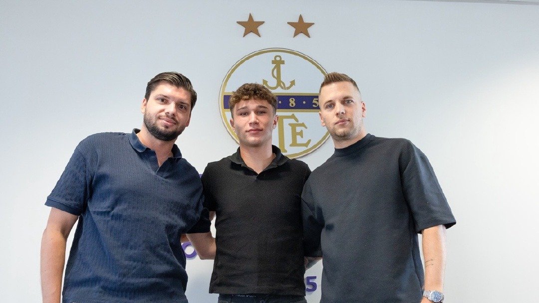 Újváry Ferenc az Újpest FC-nél, a címer és a két csillag előtt